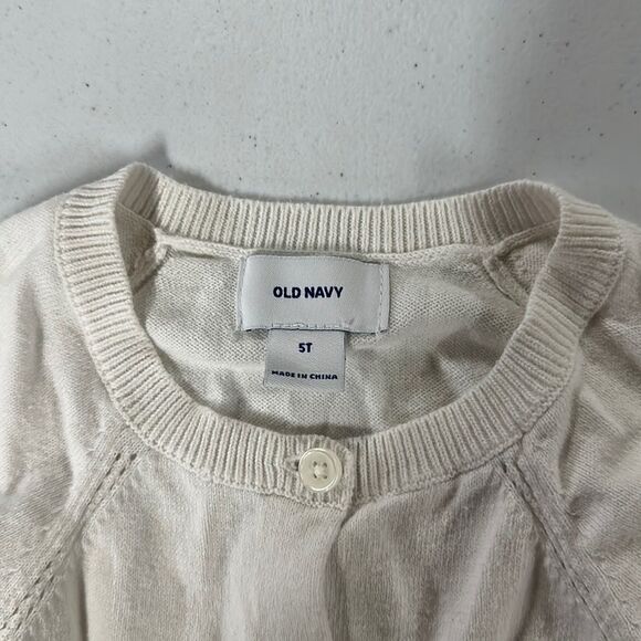 😍3 for $15😍 Old Navy Girls White Button Up Sweater Size 5T - Picture 2 of 2